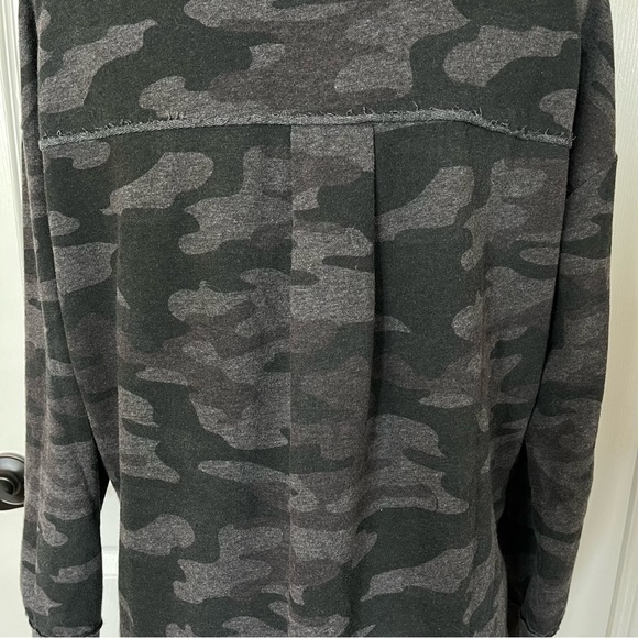 Z Supply Women’s Dusty Chamo V-Neck Weekender Long Sleeve Oversized Top S - Picture 7 of 12